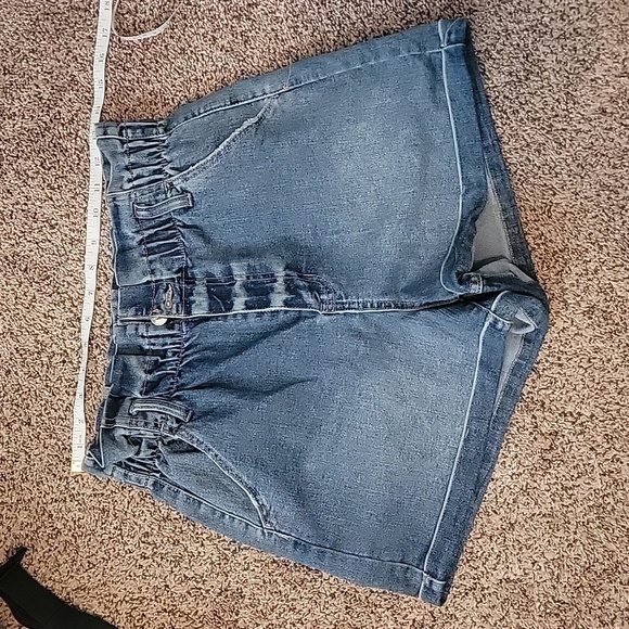 Nwot no Boundaries high waisted paperbag shorts. Medium 7/9 - Picture 1 of 2